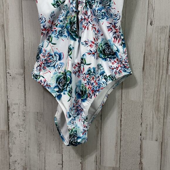 Cupshe One Piece Swimsuit L Lace Up Keyhole Blue Roses Flower Vacation NEW - Picture 2 of 10